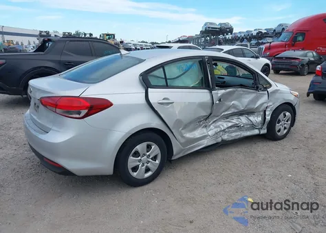 2017 Kia Forte Lx z USA, uszkodzony, nr VIN 3KPFK4A72HE158530